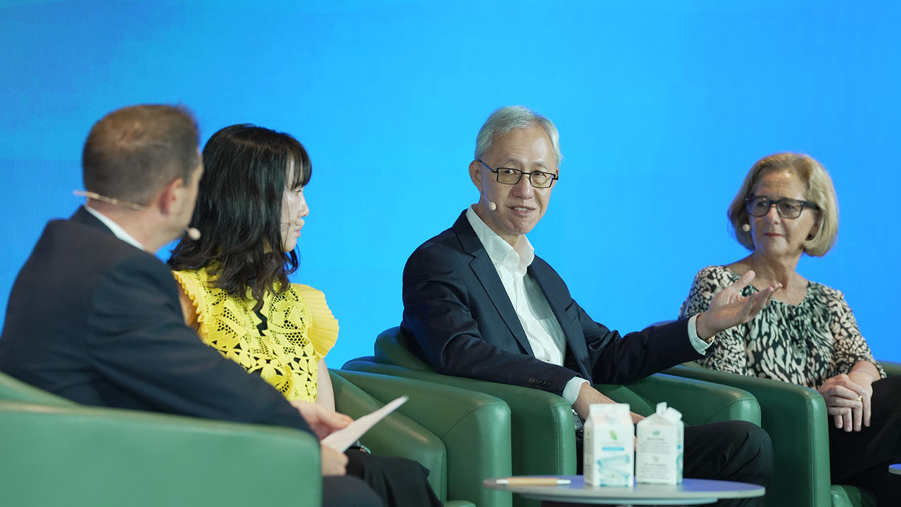 Robert Head, Carol Lee, Professor Tan Cheng Han, S.C. , and Janine Cane